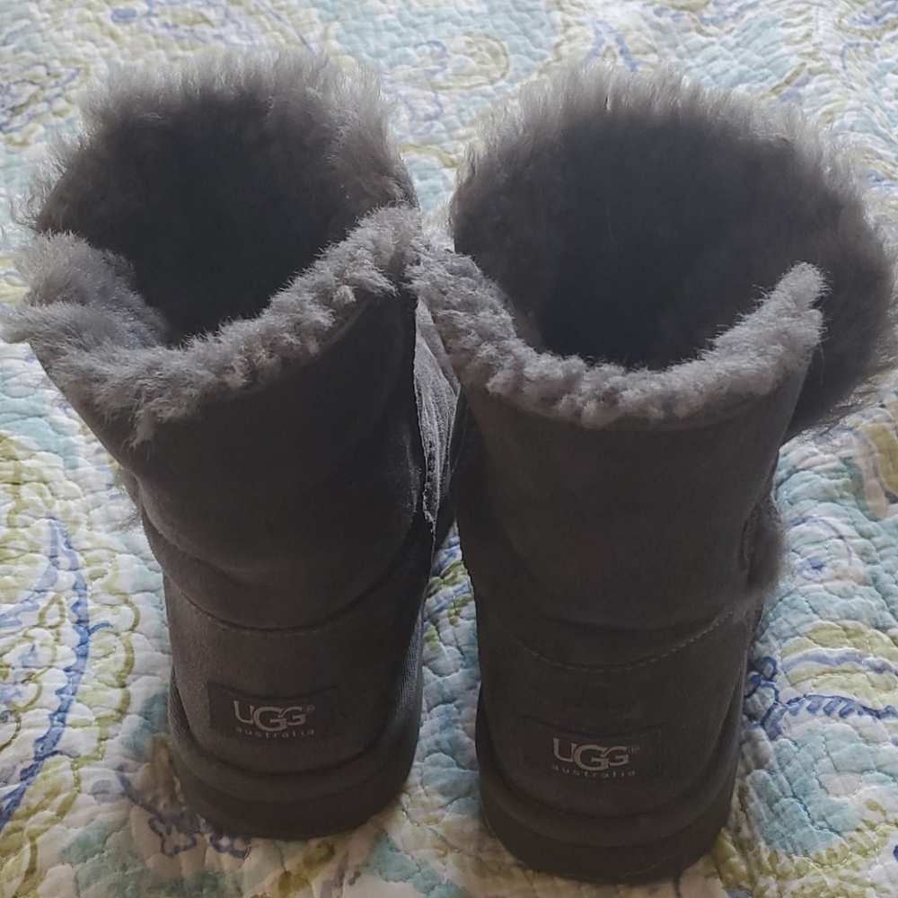 Gray short ugg boots